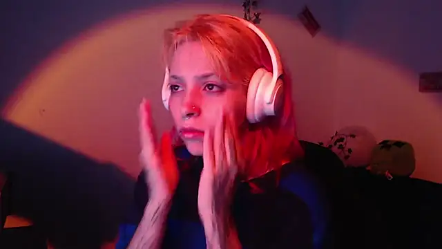 Snapshot of MaryJannes chatting on 12-03-25, 10:25 MaryJannes online show from 12-03-25, 10:25