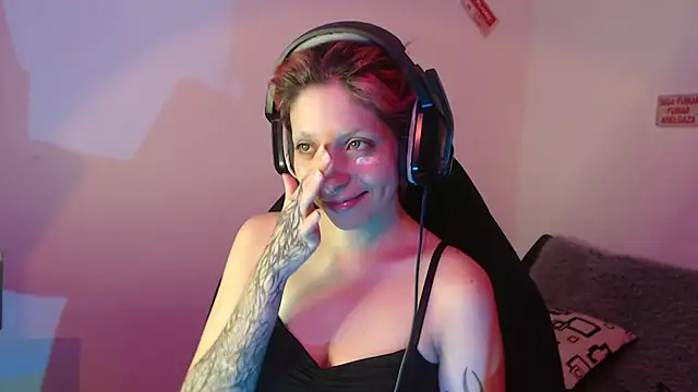 Snapshot of MaryJannes chatting on 11-06-25, 10:58 MaryJannes online show from 11-06-25, 10:58