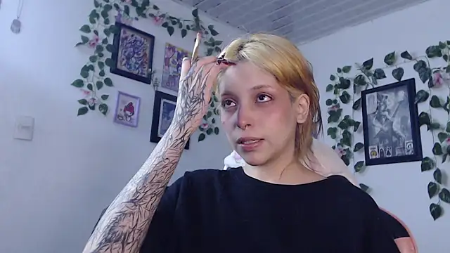 Snapshot of MaryJannes chatting on 01-12-25, 05:13 MaryJannes online show from 01-12-25, 05:13