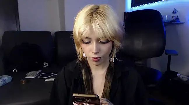Snapshot of MaryJannes chatting on 02-21-25, 11:54 MaryJannes online show from 02-21-25, 11:54