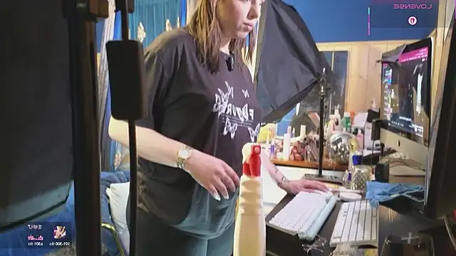 VanessaDoyle online show from 03-21-25, 06:51