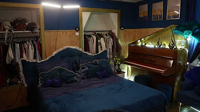 VanessaDoyle online show from 10-31-25, 03:52