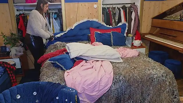 VanessaDoyle online show from 11-28-25, 05:51