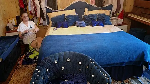 VanessaDoyle online show from 12-14-25, 09:04