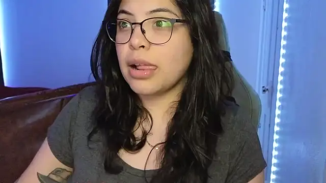 drizzypeach602 online show from 10-06-25, 05:19