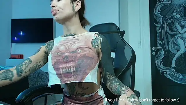 Snapshot of Rubbernina chatting on 03-06-25, 02:51 Rubbernina online show from 03-06-25, 02:51