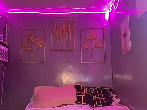 Delicate Savannah online show from 09-24-25, 03:13