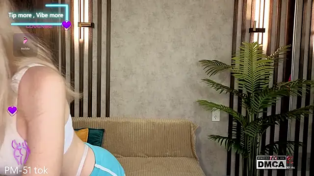 Holl1Would online show from 12-21-25, 07:26