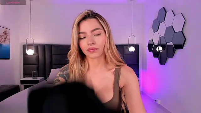 LexieWayne online show from 05-11-26, 06:27