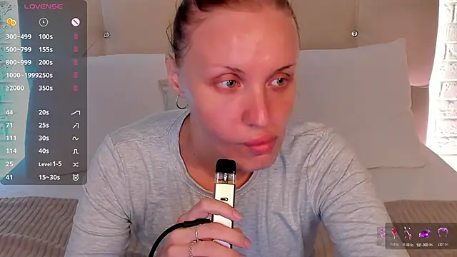 Snapshot of LianaFord chatting on 06-13-26, 05:05 LianaFord online show from 06-13-26, 05:05