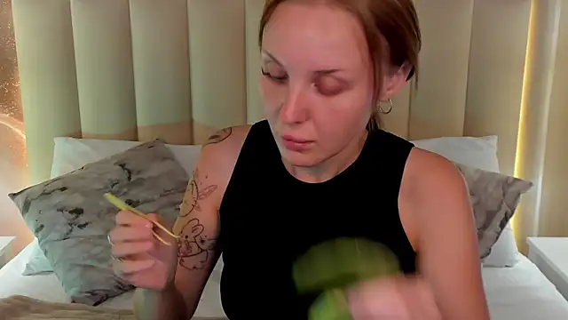 Snapshot of LianaFord chatting on 06-25-26, 07:24 LianaFord online show from 06-25-26, 07:24
