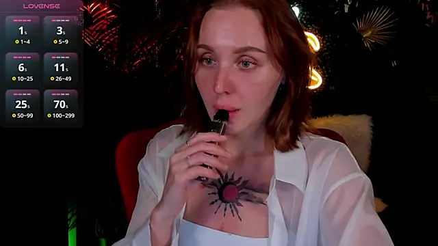 Snapshot of LianaFord chatting on 05-19-26, 05:53 LianaFord online show from 05-19-26, 05:53