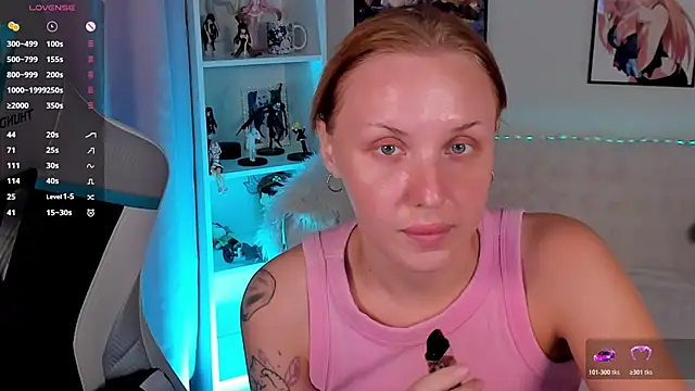 Snapshot of LianaFord chatting on 06-21-26, 04:18 LianaFord online show from 06-21-26, 04:18