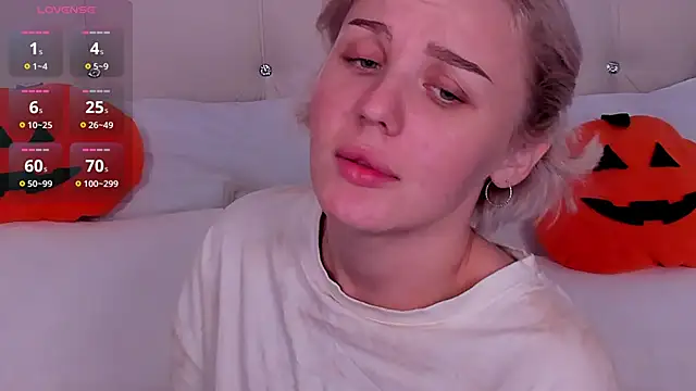 LianaFord online show from 10-27-25, 10:11