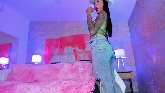 AntonellaRossi online show from 10-13-25, 07:37