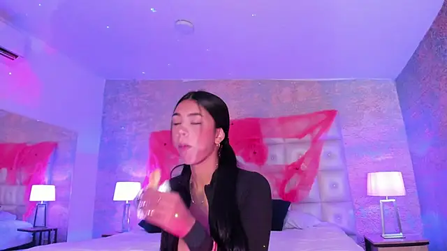 AntonellaRossi online show from 10-08-25, 01:56