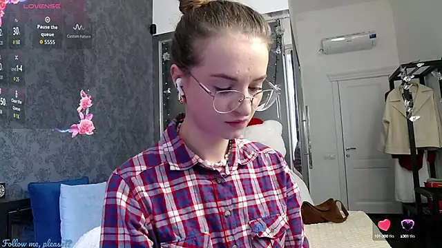 KateJonson online show from 10-15-25, 06:54