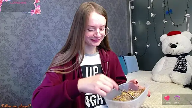 KateJonson online show from 10-22-25, 06:35