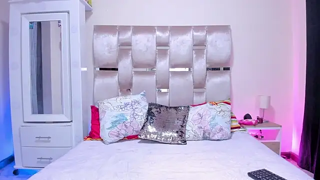 MelanyShayk online show from 04-24-26, 03:19