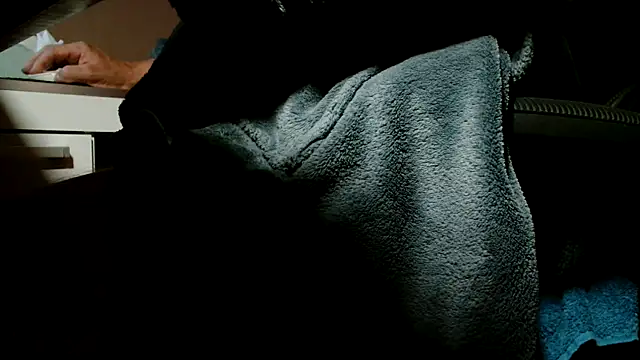 suedel65 online show from 10-19-25, 03:09