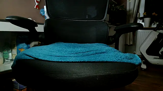 suedel65 online show from 10-24-25, 03:05