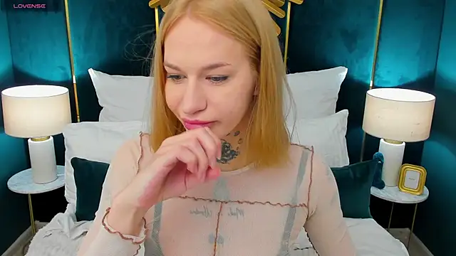 SarahLust online show from 05-08-26, 12:20