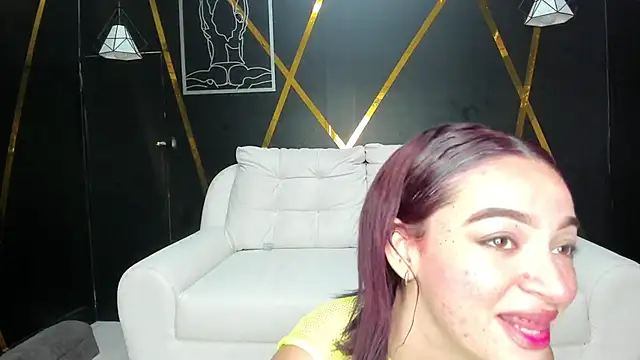 Snapshot of Awesome-Party chatting on 11-19-25, 05:35 Awesome-Party online show from 11-19-25, 05:35