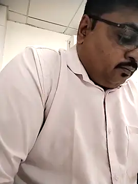 Snapshot of Desi_Londa_143 chatting on 03-18-26, 05:10 Desi Londa 143 online show from 03-18-26, 05:10