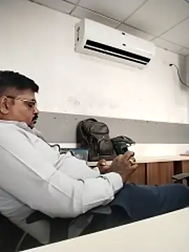 Snapshot of Desi_Londa_143 chatting on 03-19-26, 09:42 Desi Londa 143 online show from 03-19-26, 09:42