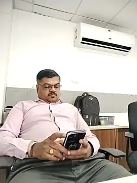 Snapshot of Desi_Londa_143 chatting on 02-26-26, 06:02 Desi Londa 143 online show from 02-26-26, 06:02