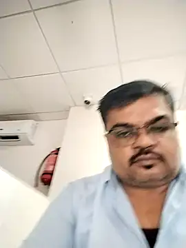 Snapshot of Desi_Londa_143 chatting on 03-20-26, 11:11 Desi Londa 143 online show from 03-20-26, 11:11