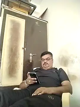 Snapshot of Desi_Londa_143 chatting on 04-11-26, 07:56 Desi Londa 143 online show from 04-11-26, 07:56