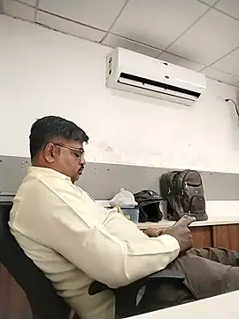 Snapshot of Desi_Londa_143 chatting on 03-13-26, 04:28 Desi Londa 143 online show from 03-13-26, 04:28