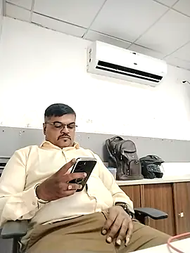 Snapshot of Desi_Londa_143 chatting on 04-09-26, 06:19 Desi Londa 143 online show from 04-09-26, 06:19