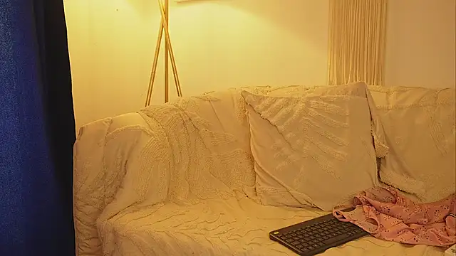 Snapshot of bunnycuteshy chatting on 11-20-25, 12:50 bunnycuteshy online show from 11-20-25, 12:50