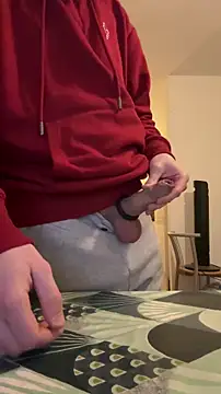 Snapshot of yann2392 chatting on 12-23-25, 12:00 yann2392 online show from 12-23-25, 12:00