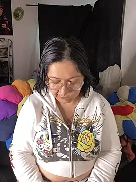 Snapshot of MsConejitaa chatting on 09-27-25, 03:29 MsConejitaa online show from 09-27-25, 03:29