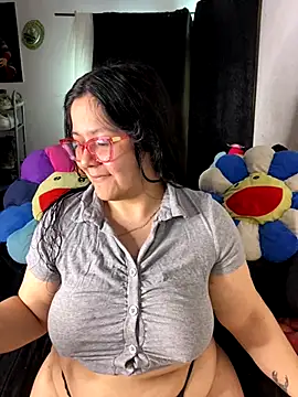 Snapshot of MsConejitaa chatting on 10-18-25, 05:04 MsConejitaa online show from 10-18-25, 05:04