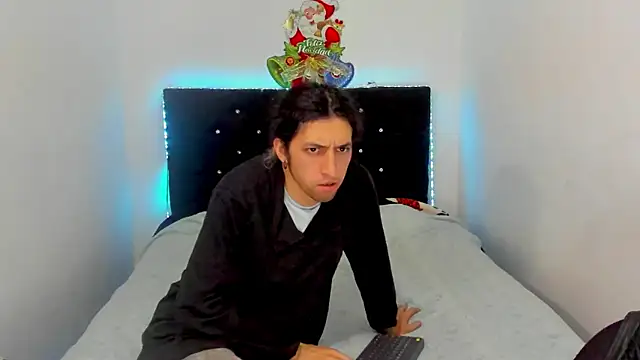 Snapshot of shelby__hotshoww chatting on 12-18-24, 01:15 shelby hotshoww online show from 12-18-24, 01:15