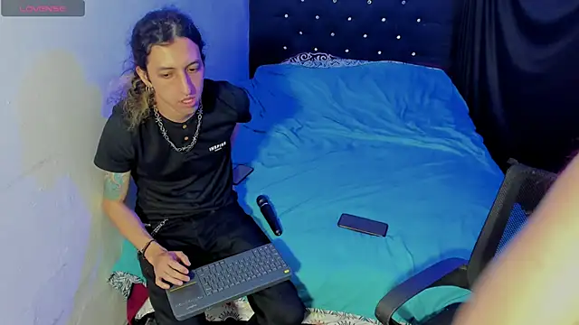 shelby  hotshoww online show from 01-08-26, 01:55