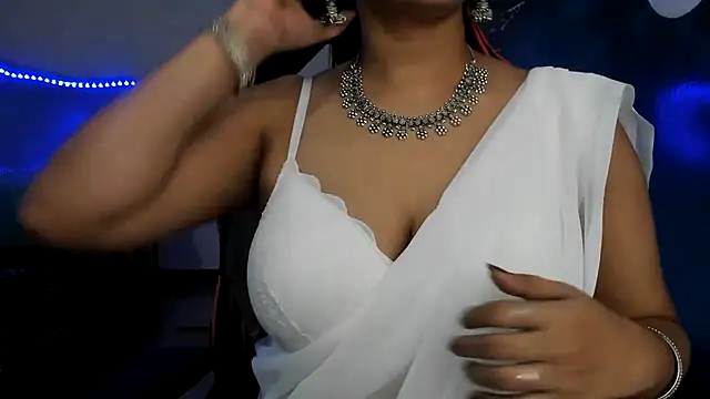 Snapshot of South_indian_tickly chatting on 01-21-25, 04:27 South indian tickly online show from 01-21-25, 04:27