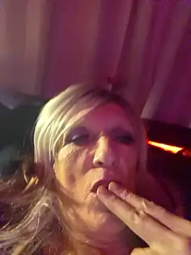 Vonniecd online show from 10-12-25, 05:42