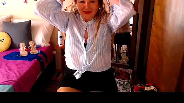 Jolie-Mature online show from 12-15-25, 08:36