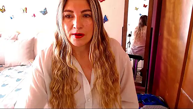 Snapshot of Jolie-Mature chatting on 01-17-26, 08:12 Jolie-Mature online show from 01-17-26, 08:12