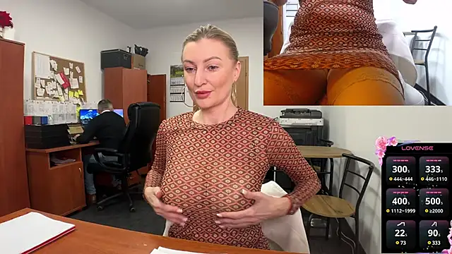 Snapshot of legsLONG chatting on 02-18-25, 05:42 legsLONG online show from 02-18-25, 05:42