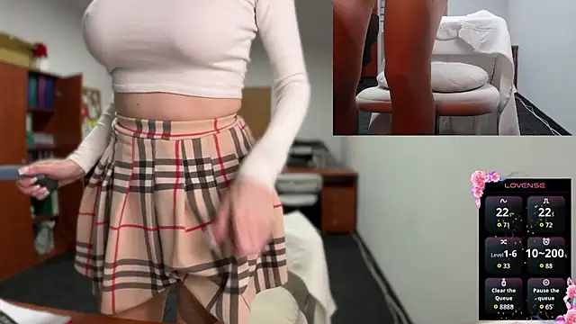 Snapshot of legsLONG chatting on 02-21-25, 05:13 legsLONG online show from 02-21-25, 05:13