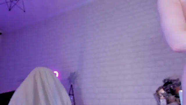 Snapshot of _Uindi_ chatting on 02-26-25, 08:58  Uindi  online show from 02-26-25, 08:58