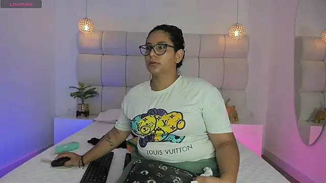 DanielleEvans  online show from 10-08-25, 11:34