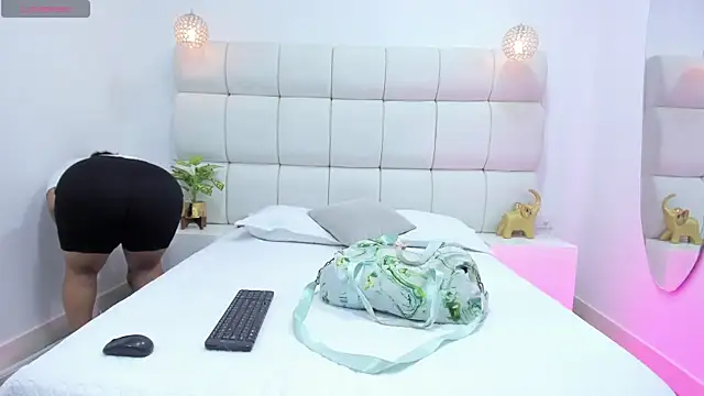 DanielleEvans  online show from 11-15-25, 11:25