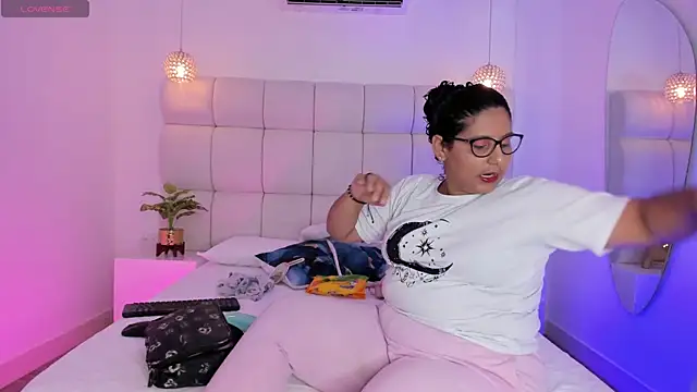 DanielleEvans  online show from 09-24-25, 11:17